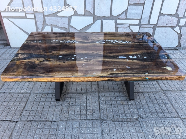 Ръчна изработка на холна маса от орех и епоксидна смола , снимка 2 - Маси - 52343682