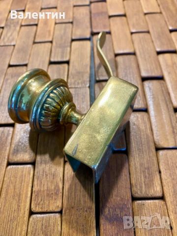 #1504# Малък масивен свещник с поставка за кибритена кутийка. Бронз/лаунс. Винтидж. От Холандия., снимка 3 - Други - 50685209