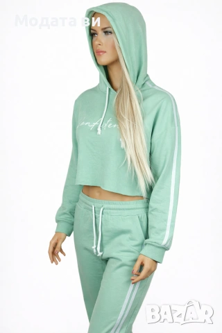 Тънко памучно комплектче от две части. 