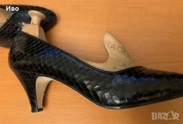 Чисто нови дамски италиански , английски кожени 38,39 ; 8 1/2 ;кожени чехли с лепка 38