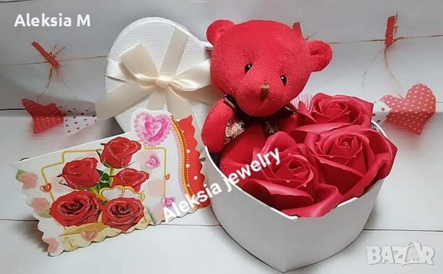 Кутия Обичам те 14 февруари 8 Март денят на жената с вечни сапунени рози ключодържател мече картичка, снимка 4 - Романтични подаръци - 39388735