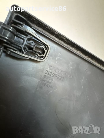 Капак на поставка за акумулатор за Volvo V70 2.0 TDI 163HP (2012) 31299227, снимка 2 - Части - 53866414