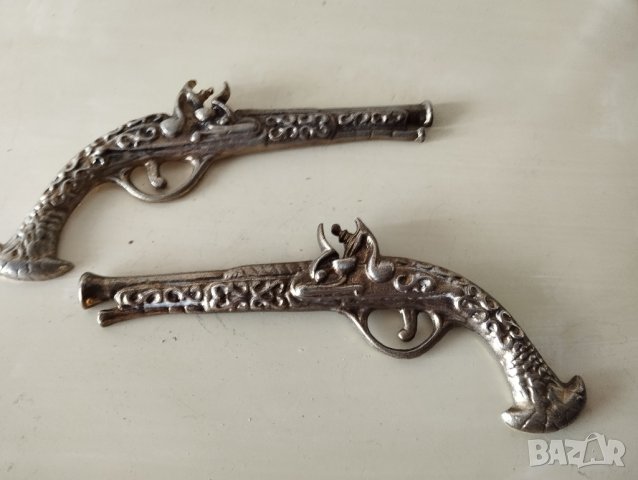 два пистолета за декорация-комплект