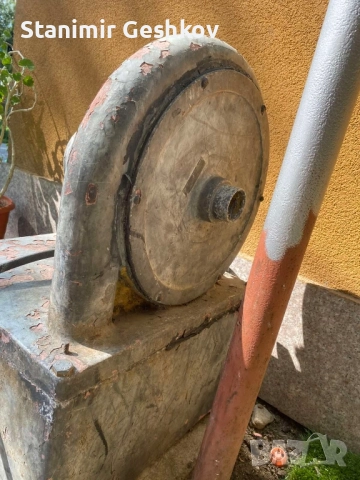 продавам трифазен прахоулавител за абразив за професионален шмиргел., снимка 2 - Други машини и части - 51492183