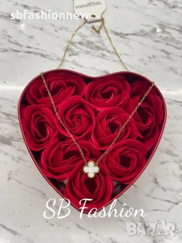 Van Cleef комплект медицинска стомана, снимка 3 - Колиета, медальони, синджири - 50024950