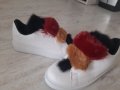 Нови обувки с пухчета, снимка 1 - Дамски ежедневни обувки - 41409963