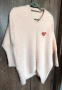 НАМАЛЕН - Нов пухкав пуловер бутик Vision с брошка, снимка 11
