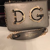 Тъмно сребриста със злaтисти елементи чанта dolce & gabbana original, снимка 6 - Чанти - 40162044