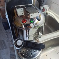 Кафемашина Делонги с ръкохватка с крема диск, работи отлично и прави хубаво кафе с каймак , снимка 3 - Кафемашини - 42008383