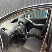 Toyota yaris 1.3 VVT-I , снимка 5 - Автомобили и джипове - 41848172