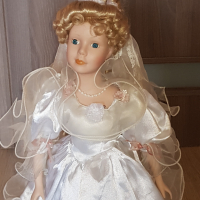 Порцеланова кукла със стойка , снимка 3 - Кукли - 44582478