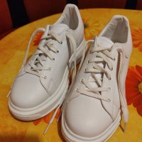 Нови бели кожени дамски обувки 38-39 номер, снимка 1 - Дамски ежедневни обувки - 39094847