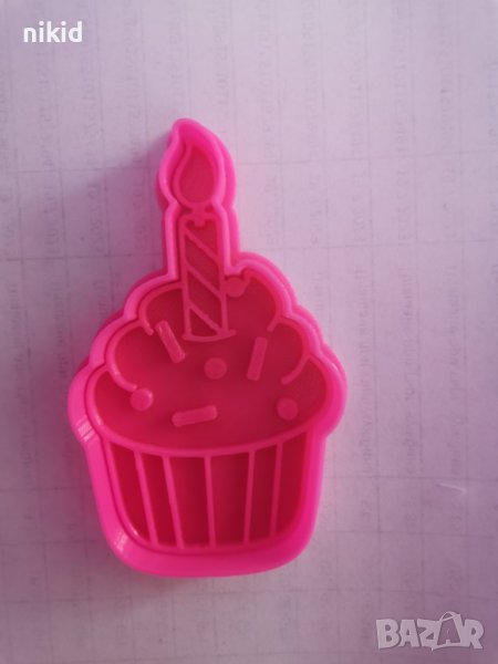 Кексче мъфин със свещ 1 годинка пластмасов резец форма фондан тесто бисквитки, снимка 1