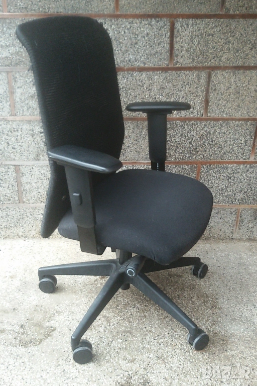 Офис стол Interstuhl със забележки по тапицерията, снимка 1