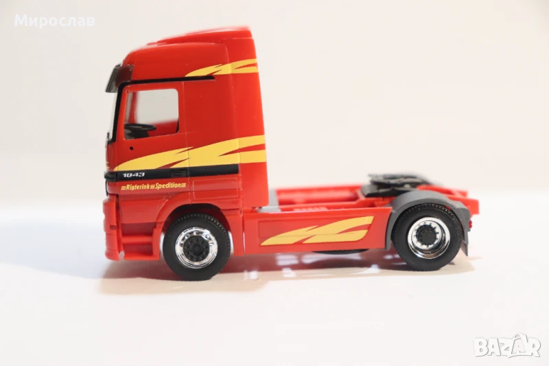 HERPA H0 1/87 MERCEDES ACTROS ВЛЕКАЧ КАМИОН МОДЕЛ, снимка 1