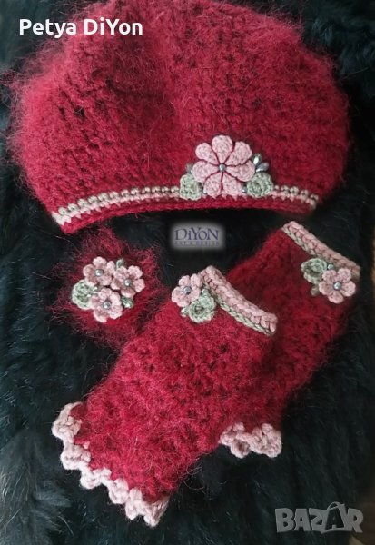 Луксозни дамски плетени шапка и ръкавици с мохер в бордо с брошка, снимка 1