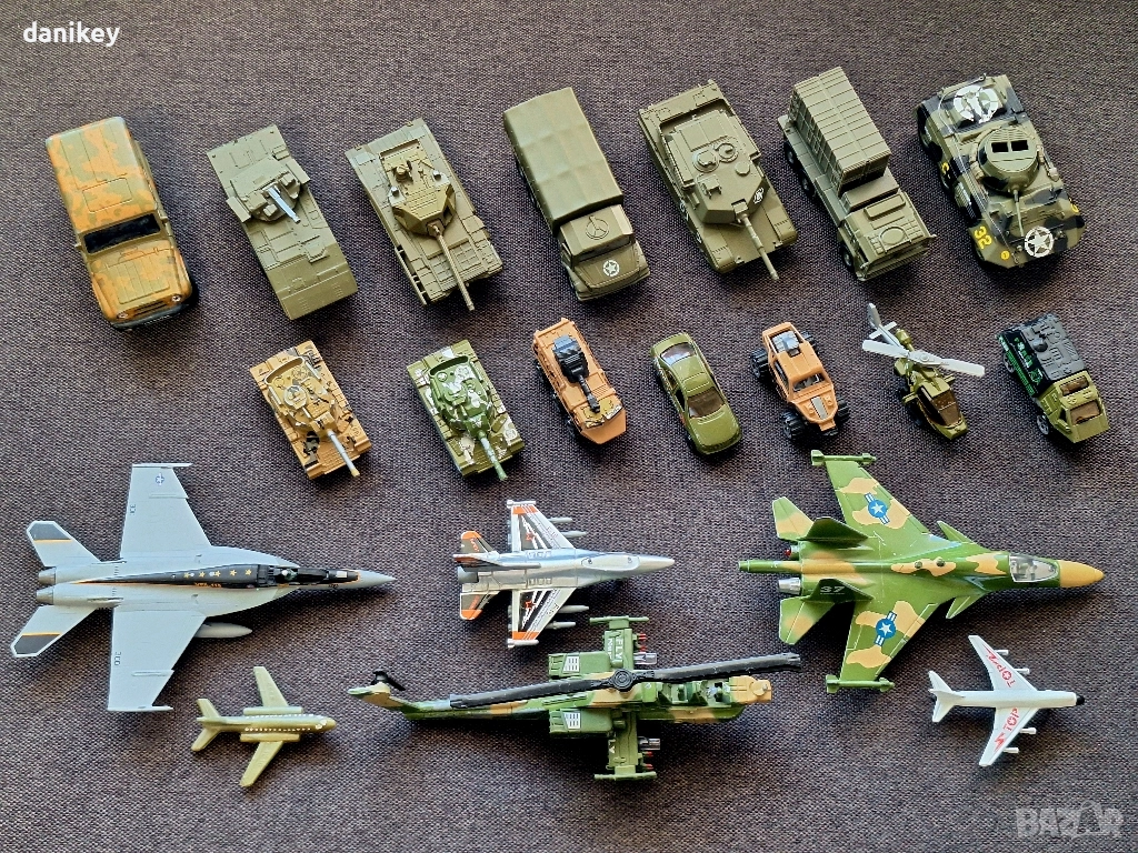 Комплект военни играчки - цяла моторизирана армия, снимка 1