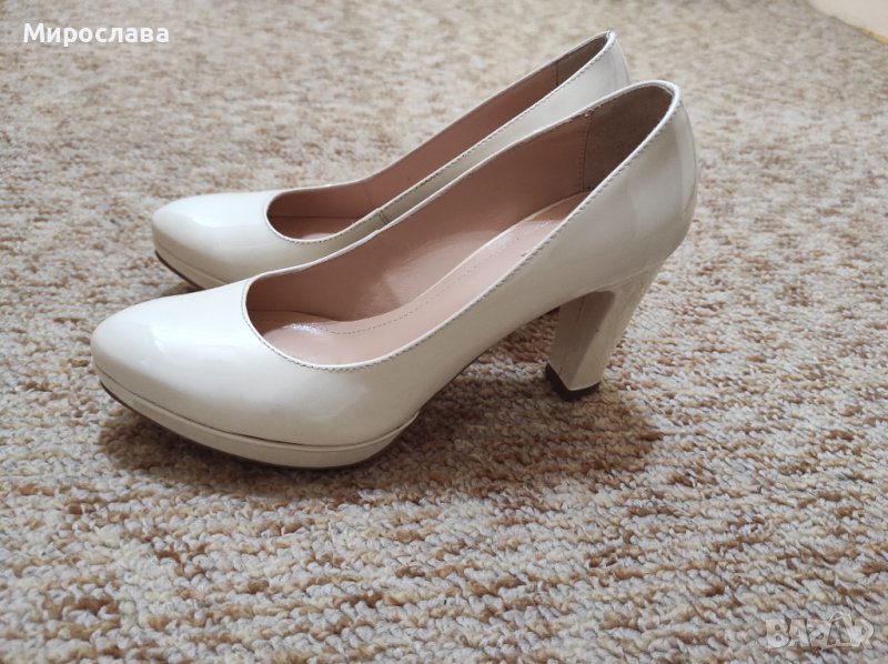 Бежови лачени обувки , снимка 1