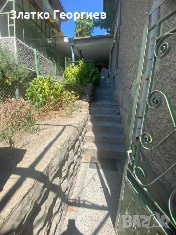 Втори етаж от двуетажна къща в гр Велики Преслав 