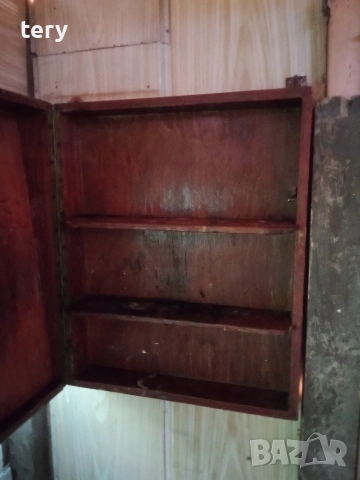 Продавам старинен шкаф Варна Център 