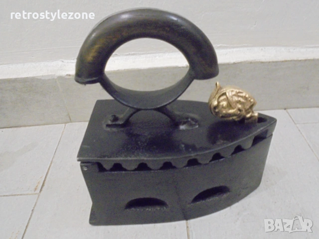 № 8527 Стара ютия на жар  , снимка 3 - Антикварни и старинни предмети - 53848120