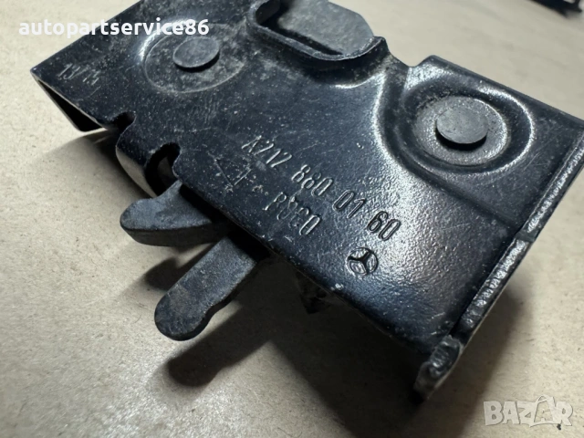 Закопчалка/ключалка за капак на двигател за Mercedes W212 2.2 CDI Om651 (2012) A2128800180, снимка 3 - Части - 53863341