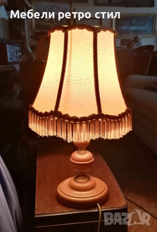 Елегантна нощна лампа с  основа от масивна дърво с топъл естествен финиш и кремав текстилен абажур., снимка 2 - Настолни лампи - 52388078