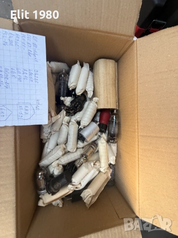 Продавам радио лампи , снимка 1 - Антикварни и старинни предмети - 52461339