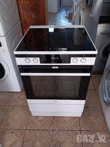 Свободно стояща печка с керамичен плот Gram с две години гаранция!