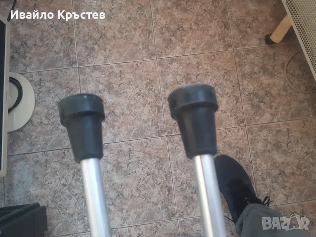 Продавам патерици 