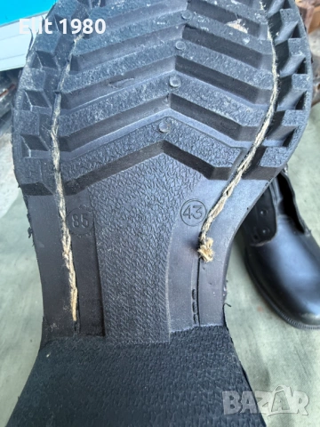 Продавам войнишки кубинки от соца 43 номер , снимка 5 - Антикварни и старинни предмети - 52454304