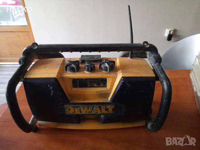 Строително Радио DeWalt DW911 Внос от Англия, снимка 3 - Радиокасетофони, транзистори - 53812554