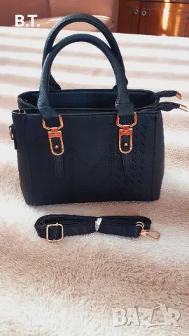 Продавам - Нова, дамска, черна кожена чанта.