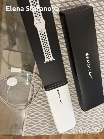 Apple Watch SE Nike edition 40mm, снимка 2 - Apple iPhone - 52549086
