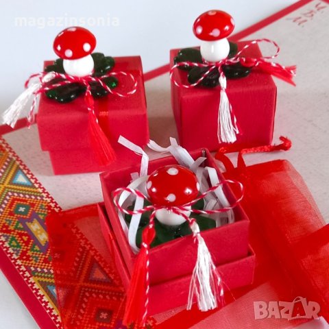 Уникално красиви стъклени фигурки Гъбка с мартеничка в подаръчна кутийка и торбичка, снимка 4 - Подаръци за жени - 44384807