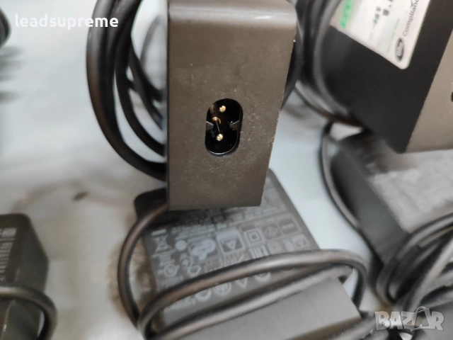 Зарядно докинг станция за Microsoft Surface - Microsoft 1661 Surface Docking Station, снимка 3 - Лаптоп аксесоари - 52180356