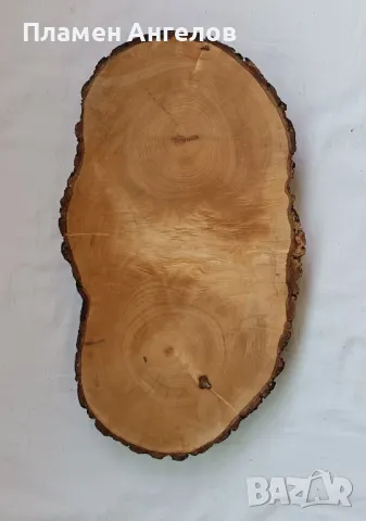 Плато, дъска с кора за поднасяне. 