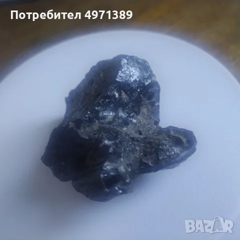 Серендибит,шлагглас,тектит или обсидиан.Рядък камък.Реагира на магнит / за ценители и колекционери