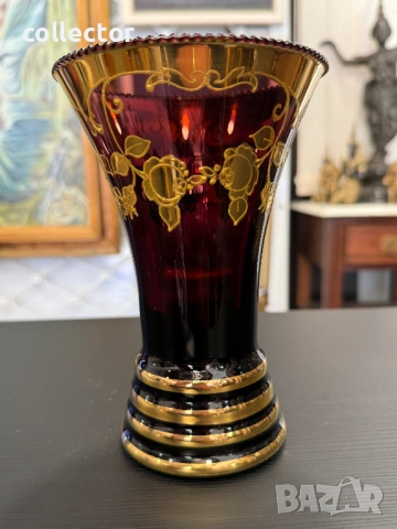 Френска рубинена кристална ваза с позлата. №7917, снимка 6 - Антикварни и старинни предмети - 53681655