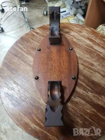 дървена стойка за вина и може да се използва за други бутилки