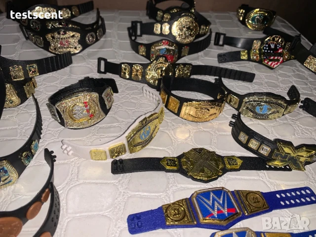 Шампионски колани пояси WWE World Universal Undisputed Championship за фигурки Mattel Jakks, снимка 2 - Фигурки - 48939279