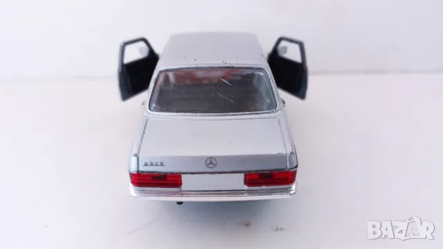 Mercedes-Benz E-Class 230E Welly - Мащаб 1:34-39, снимка 3 - Колекции - 48424971