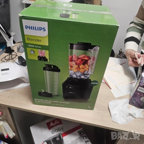 Блендер Philips 3000 Series (модел HR2041). 