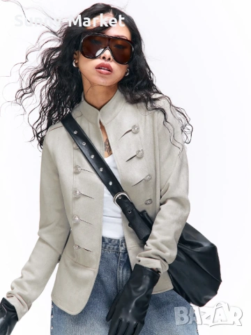 Дамско бежово сако с декоративни копчета, снимка 4 - Сака - 53507930