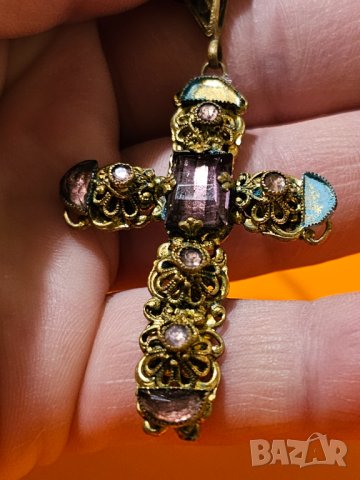 Стар бронзов кръст с камъни , вързанка  и патина по кръста за ценители и колекционери . - липсват дв, снимка 3 - Антикварни и старинни предмети - 41795534