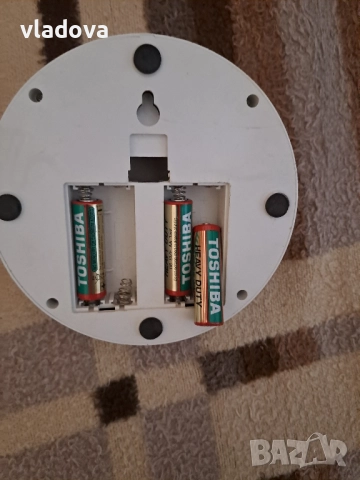 Нощна лампа с четири батерии, снимка 4 - Настолни лампи - 51460540