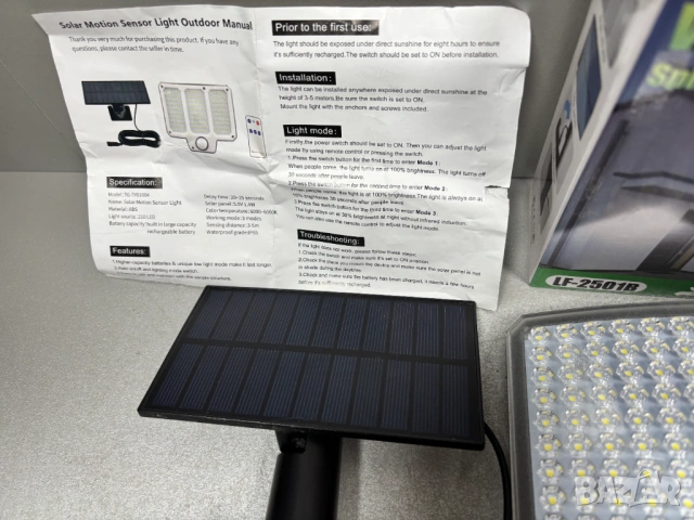 Външна соларна стенна лампа със сензор за движение и дистанционно управление (модел LF-2501B), снимка 2 - Соларни лампи - 53583354