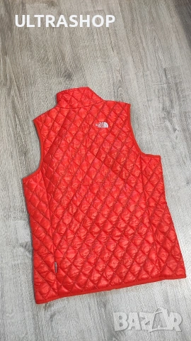 Дамски елек The North Face M size Thermoball, снимка 13 - Елеци - 53156680