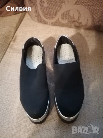 Черни обувки на олекотена рлатформа, снимка 2 - Дамски ежедневни обувки - 34440635
