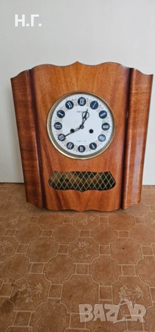 Механичен стенен часовник с махало